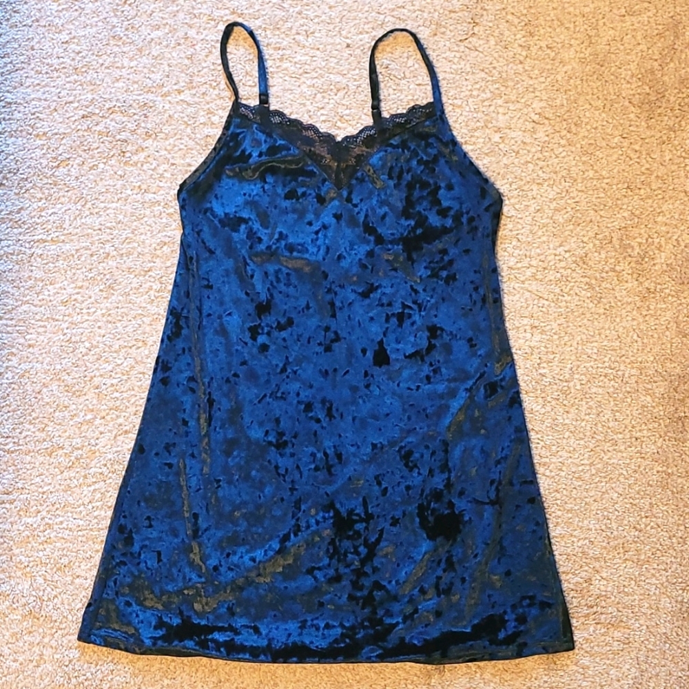 Blue Velvet "La Vie en Rose" babydoll nightie, size small